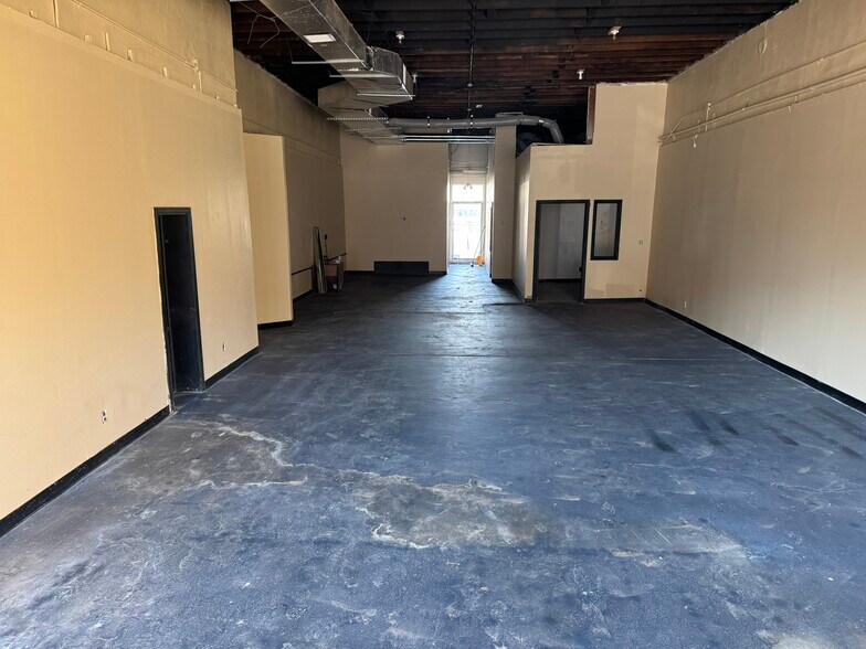 More Photos Of 124 E Broadway Ave, Enid Storefront Retail Office For Sale