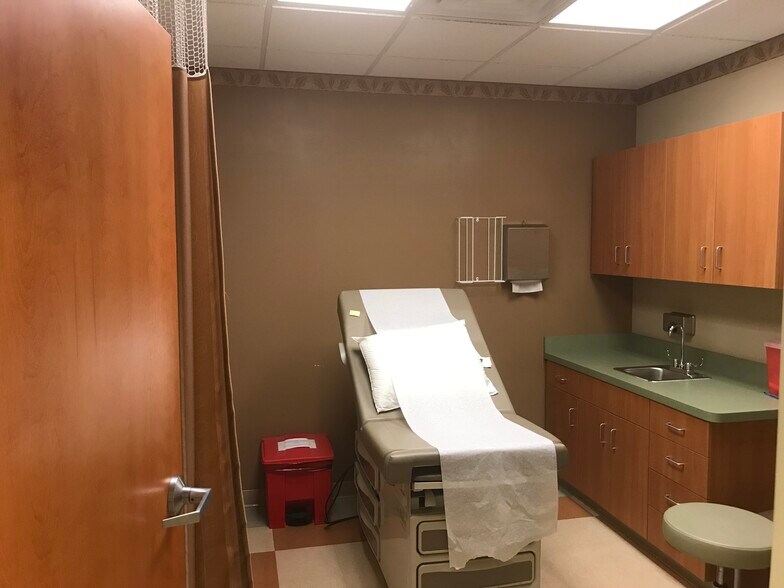 More Photos Of 1600 Sixth Ave, York Medical For Lease