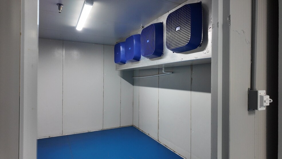 More Photos Of 1907 Gateway Blvd, Charlotte Warehouse For Sale