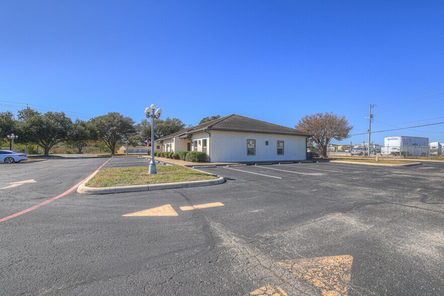 More Photos Of 3 Commercial Pl, Schertz Office For Lease