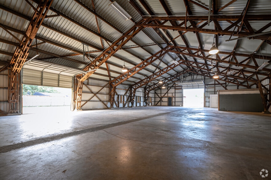 More Photos Of 1618 Callaway Dr, Alvin Warehouse For Lease