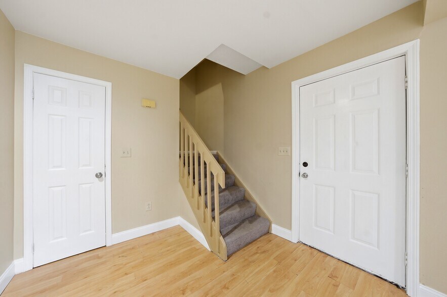 More Photos Of 55 Washington St, Lockport Apartments For Sale