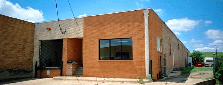 More Photos Of 1725 E Levee St, Dallas Distribution For Lease