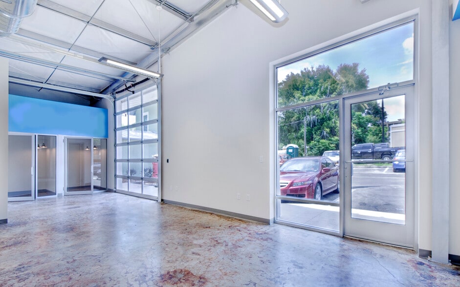 More Photos Of 100-112 SW 6th St, Gainesville Office For Lease