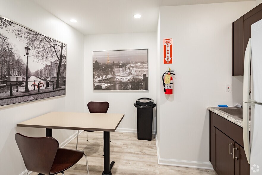 More Photos Of 2440 Sandy Plains Rd, Marietta Office For Lease