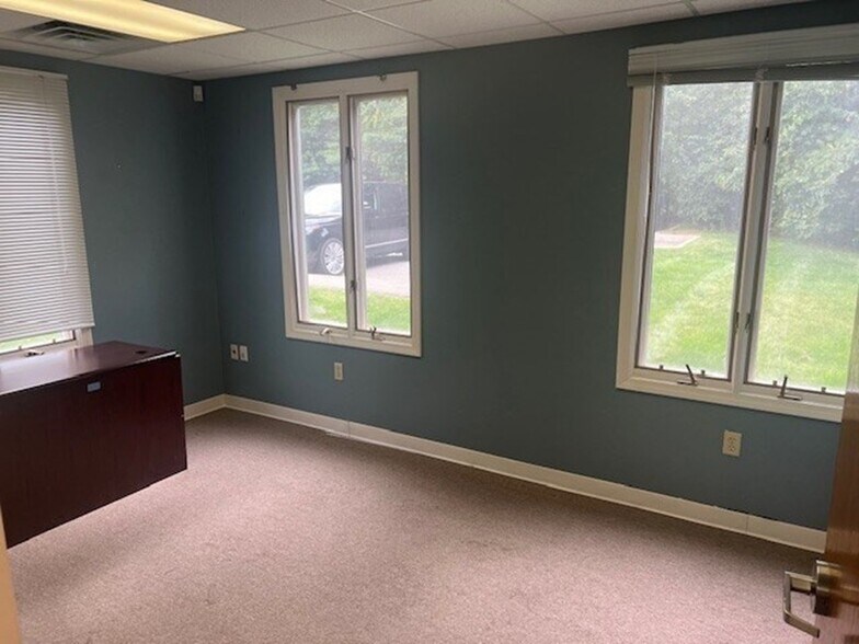 More Photos Of 92 Faunce Corner Rd, Dartmouth Office For Sale