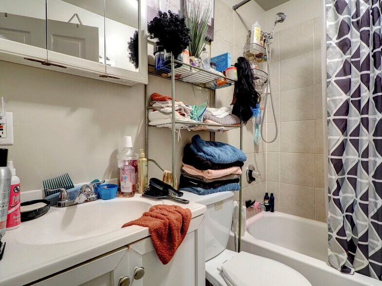 More Photos Of 81 Auburn St, Paterson Apartments For Sale