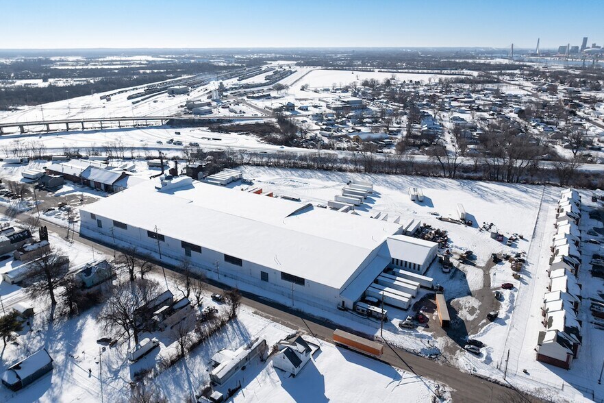 More Photos Of 1200 Bissell St, Venice Warehouse For Sale