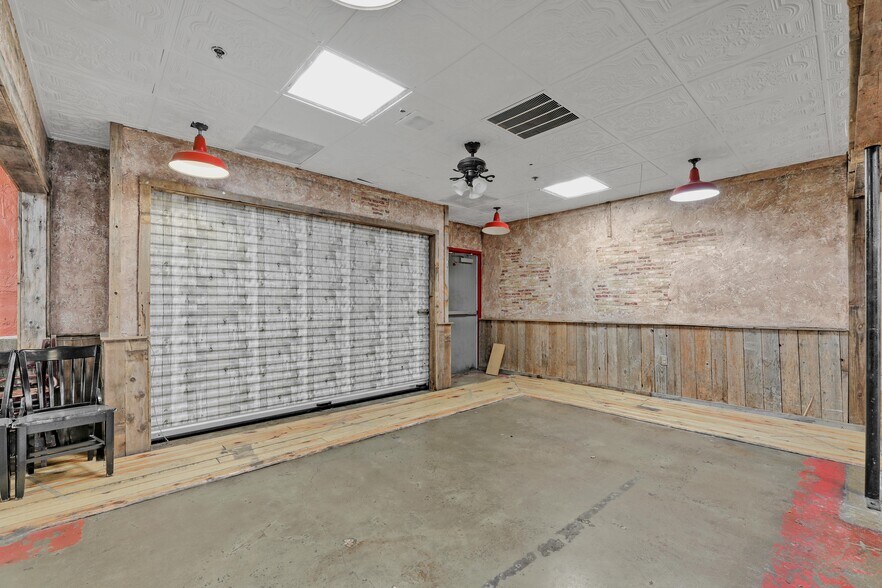 More Photos Of 6915 Spencer Hwy, Pasadena Restaurant For Lease