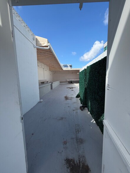 More Photos Of 345 NW 24th St, Miami Storefront Retail Office For Sale