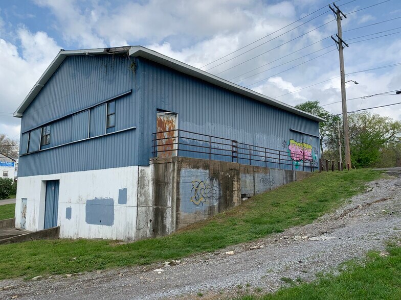 More Photos Of 2208 Dickerson Pike, Nashville Warehouse For Lease