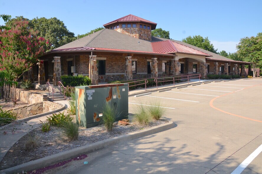 More Photos Of 6190 Virginia Pky, McKinney Medical For Lease