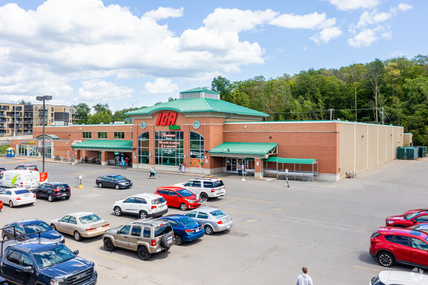 Primary Photo Of 110 Boul Don-Quichotte, L'Île-Perrot Supermarket For Sale