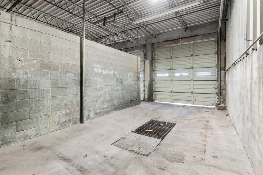 More Photos Of 1511 W Broadway St, Ardmore Auto Dealership For Sale