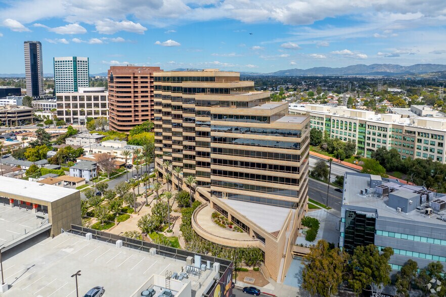 More Photos Of 3400 W Riverside Dr, Burbank Coworking Space