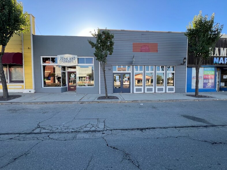More Photos Of 738 Main St, Ramona Storefront For Lease