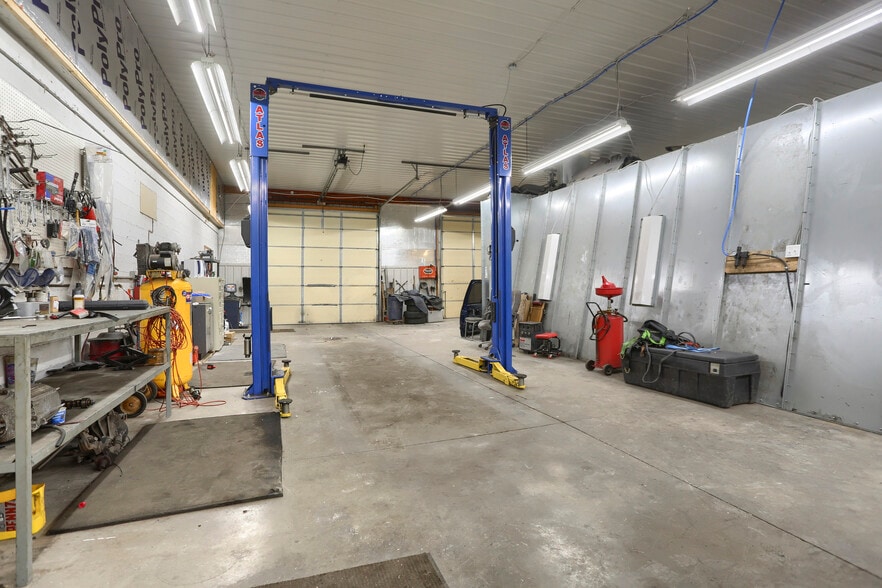 More Photos Of 164 W 4th St, Lewistown Auto Repair For Sale