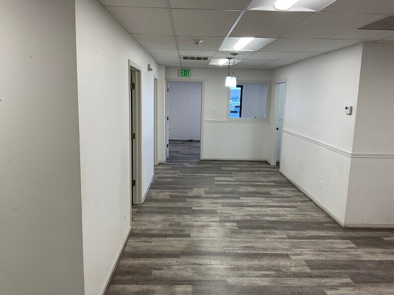 More Photos Of 1650 45th St, Munster Office For Lease