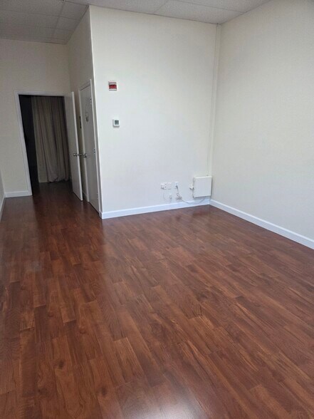 More Photos Of 7345 International Pl, Sarasota Light Manufacturing For Lease