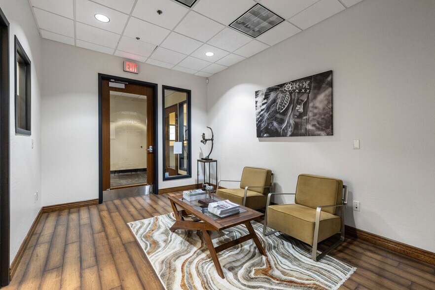 More Photos Of 325 W Gurley St, Prescott Office For Lease