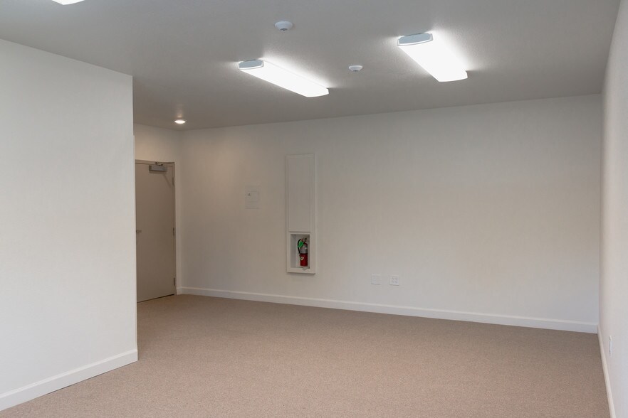 More Photos Of 220 S Church St, Lodi Freestanding For Lease