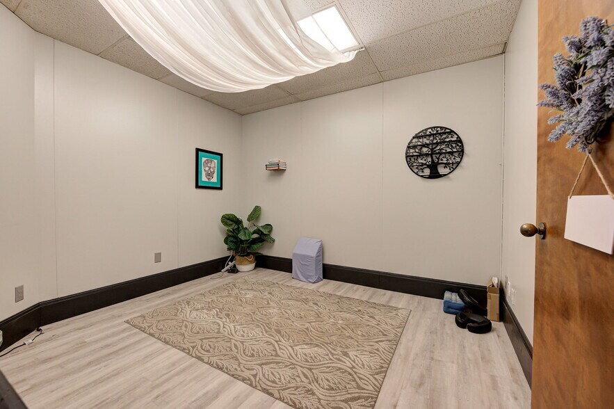 More Photos Of 1212 S Air Depot Blvd, Oklahoma City Office For Sale