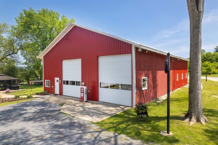 More Photos Of 640 Orchard Dr, Bridport Flex For Sale