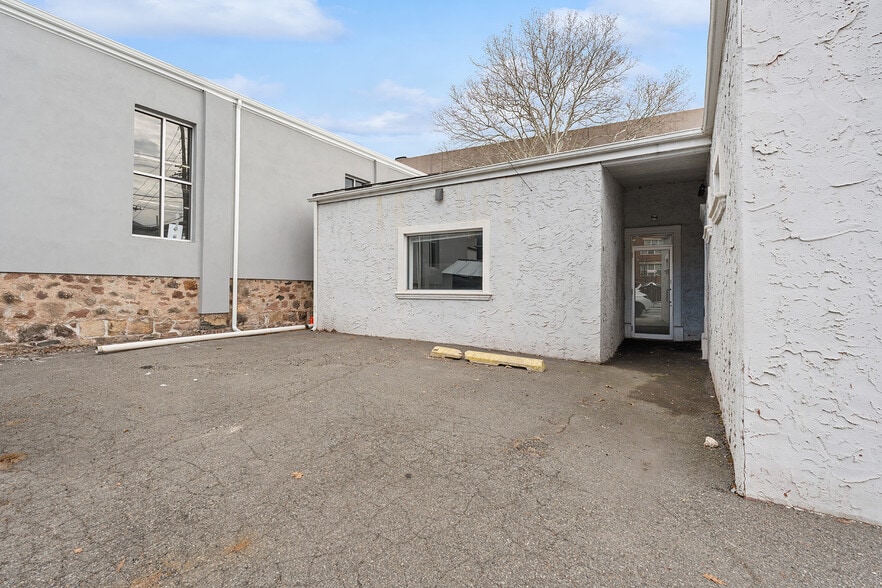 More Photos Of 1 W Englewood Ave, Englewood Freestanding For Lease