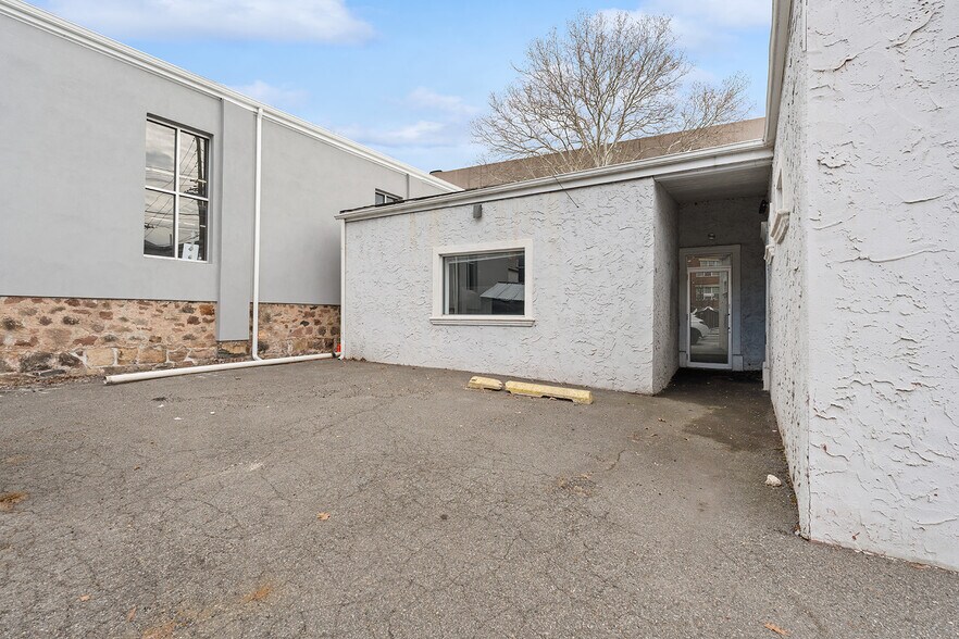 More Photos Of 1 W Englewood Ave, Englewood Freestanding For Lease