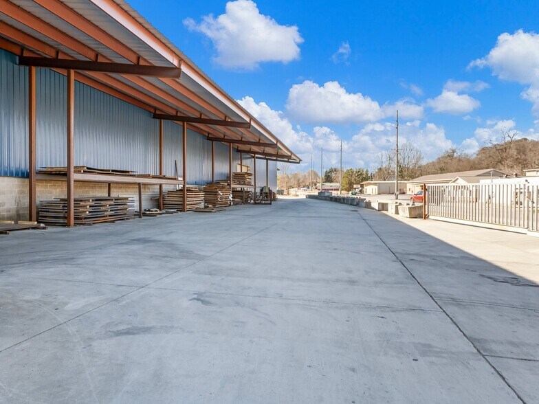 More Photos Of 1205 Industrial Blvd, Gainesville Warehouse For Sale