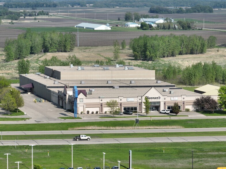 More Photos Of 3901 Abbott Dr, Willmar Freestanding For Sale