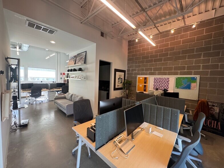 More Photos Of 2020 Richmond Ave, Houston Loft Creative Space For Lease