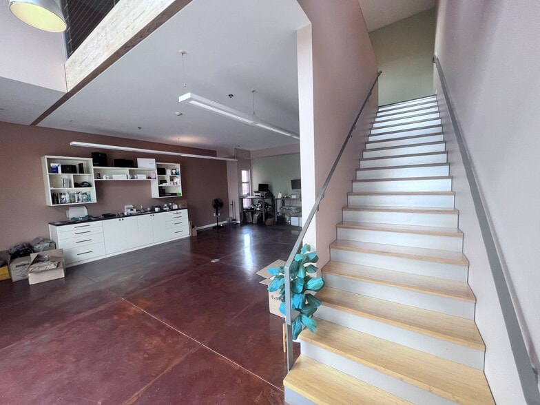 More Photos Of 1331 7th St, Berkeley Loft Creative Space For Lease