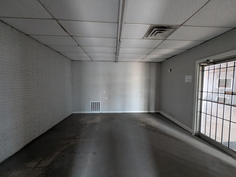 More Photos Of 1103 12th Pl, Plano Warehouse For Lease