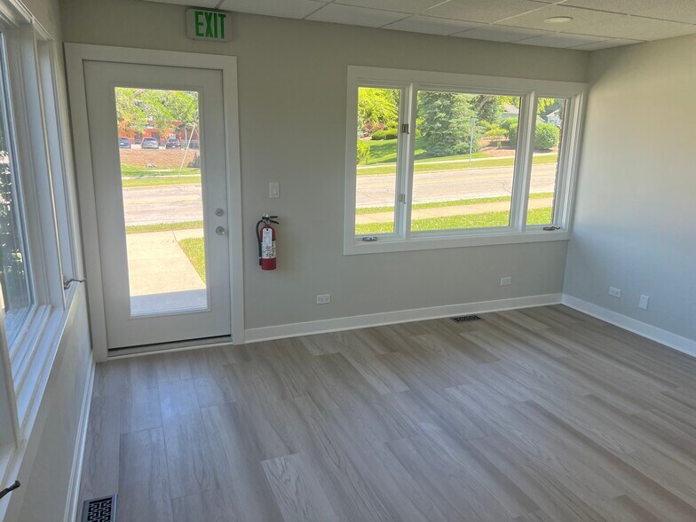 More Photos Of 75 E Division St, Mundelein Office Residential For Lease
