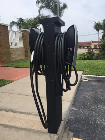 More Photos Of 355 E Goodnight Ave, Aransas Pass Hotel For Sale