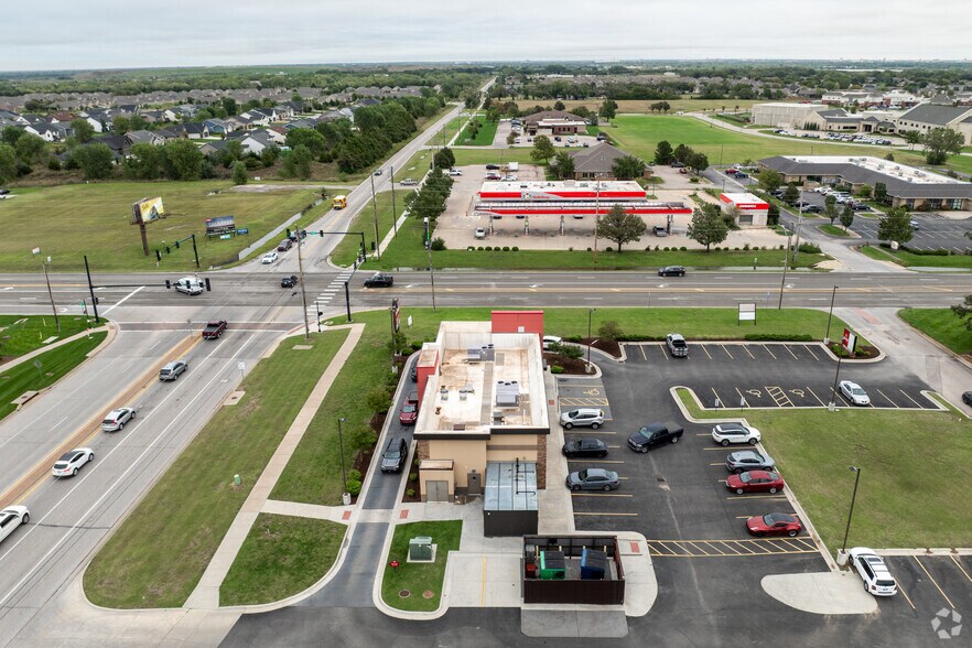 More Photos Of WEST 37TH STREET NORTH & NORTH RIDGE ROAD, Wichita Fast Food For Lease