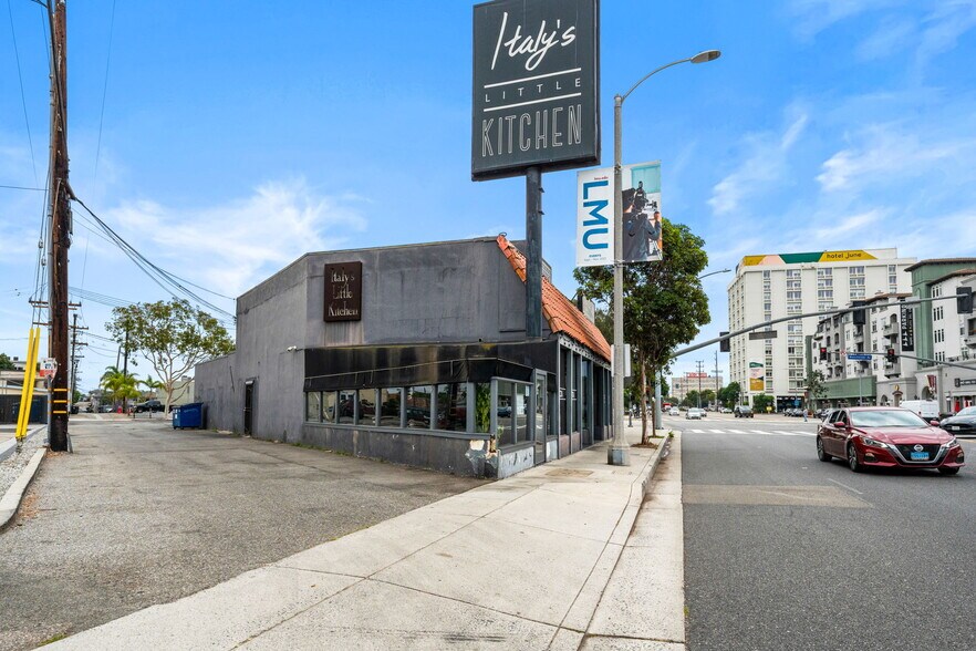 More Photos Of 8516-8524 Lincoln Blvd, Los Angeles Restaurant For Lease