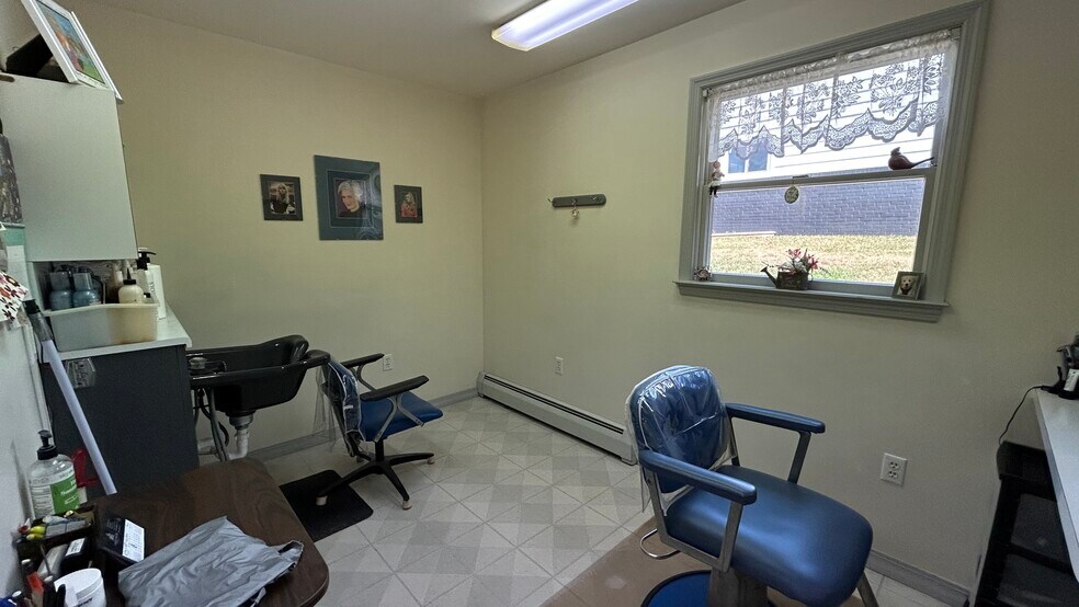 More Photos Of 825 Edgewood Rd, York General Retail For Sale