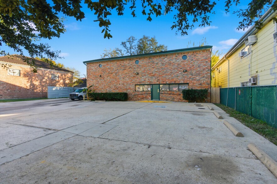 More Photos Of 1841 Richmond Ave, Houston Restaurant For Sale