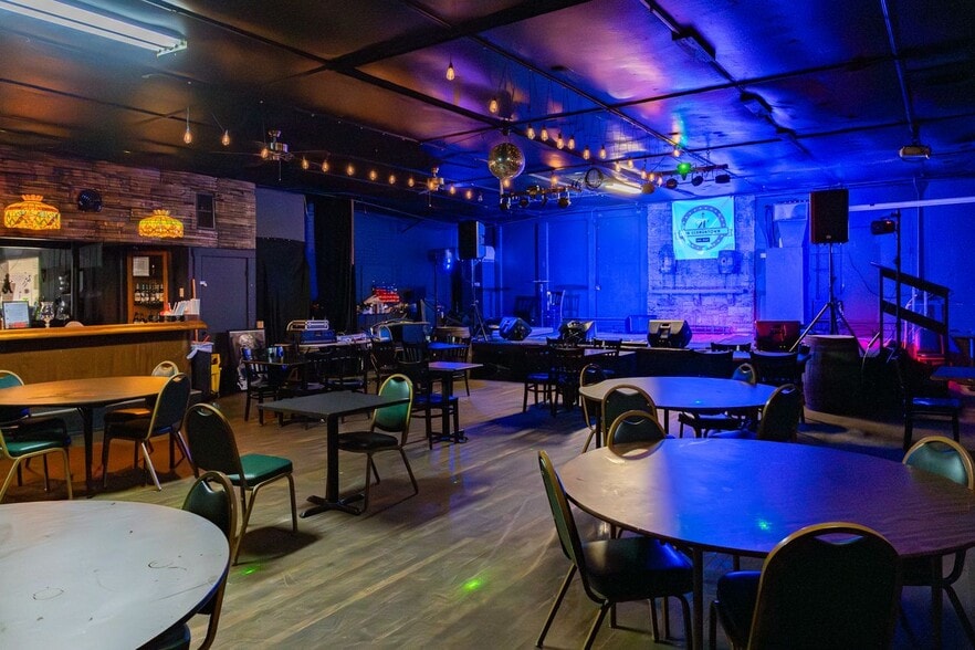 More Photos Of 1481 S Shelby St, Louisville Bar For Sale