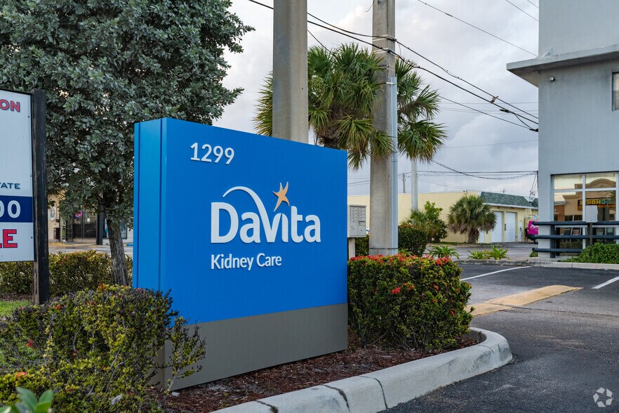 Primary Photo Of 1299 E Commercial Blvd, Oakland Park Medical For Lease
