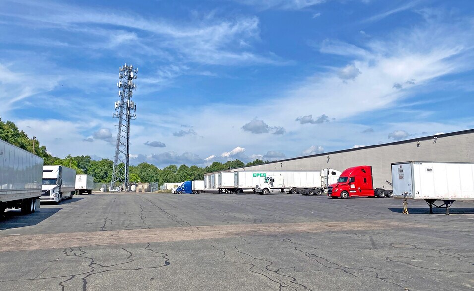 More Photos Of 505 Collins St, Attleboro Warehouse For Lease