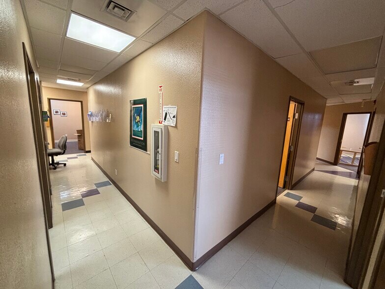 More Photos Of 2002 N Stockton Hill Rd, Kingman Medical For Lease