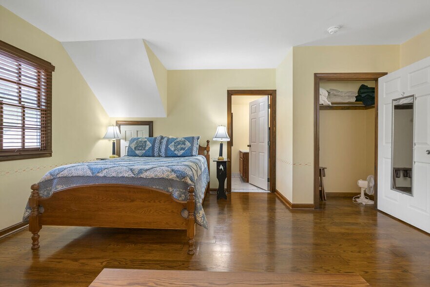 More Photos Of 40 Hospital Rd, Gettysburg Hotel For Sale