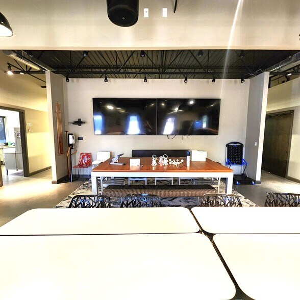 More Photos Of 817 NE 63rd St, Oklahoma City Office For Sale