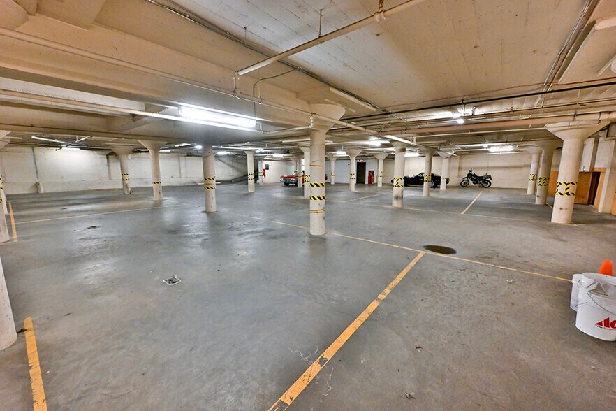 More Photos Of 530 NE Couch St, Portland Light Manufacturing For Lease