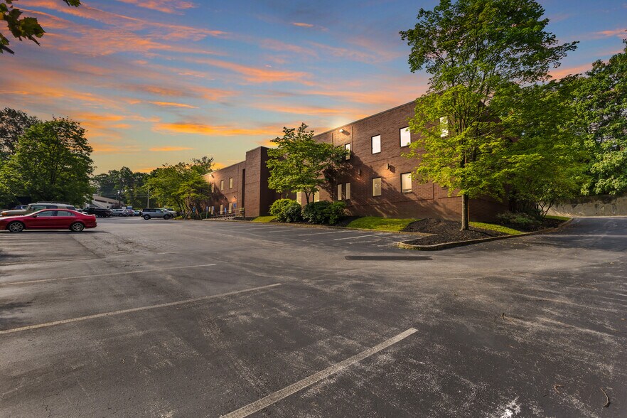 More Photos Of 21 Industrial Blvd, Paoli Medical For Lease