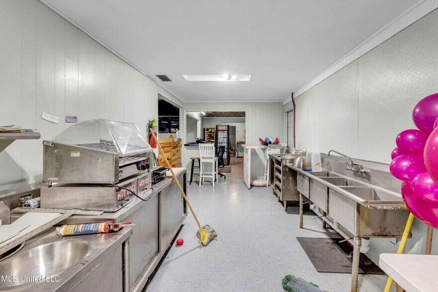 More Photos Of 6238 MS-198, Lucedale Specialty For Sale