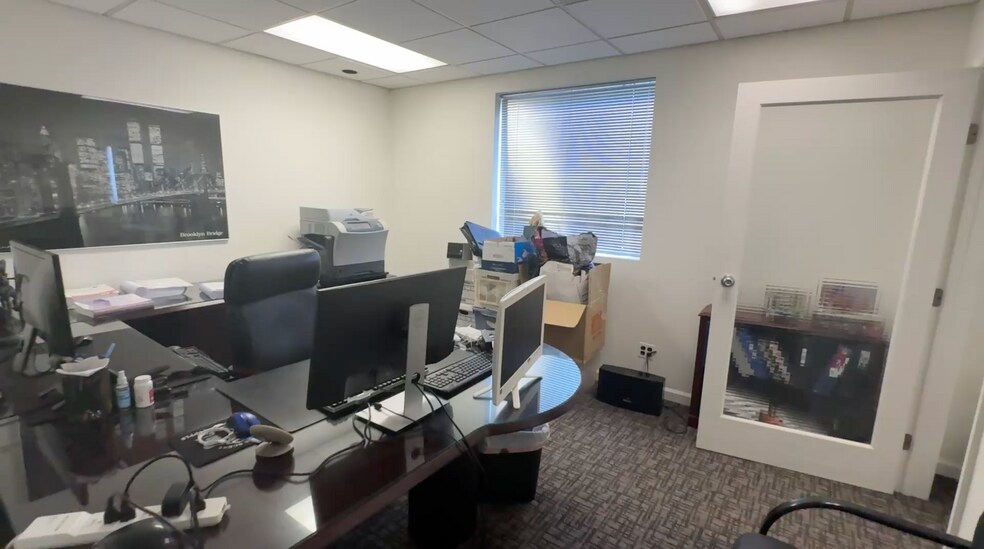 More Photos Of 140 S Long Beach Ave, Freeport Office For Sale